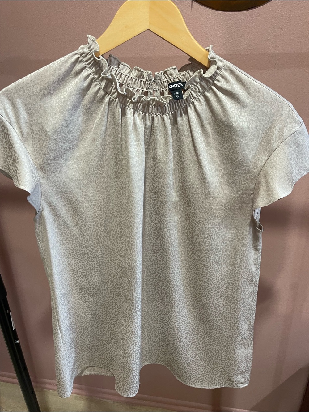 Express Metallic Silver/Tan Ruffle-Neck Short Sleeve Blouse